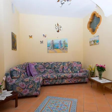 Anna Villa Minori